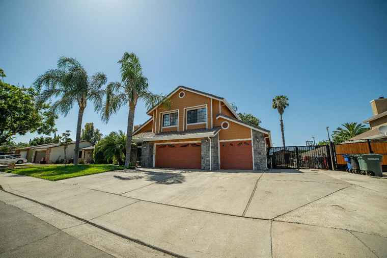 Photo of 505 Berlin Way Patterson, CA 95363