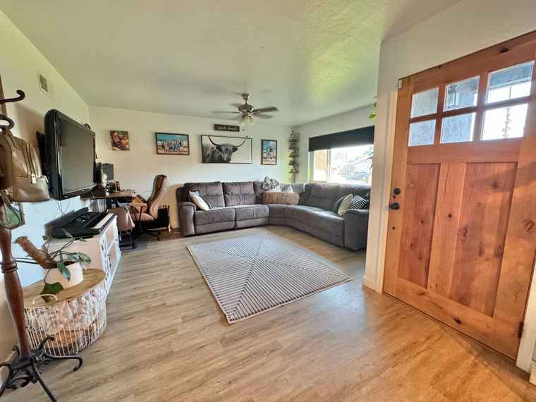 Photo of 471 Sharon Ct Manteca, CA 95336
