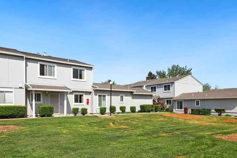 Photo of 455 Peerless Way #5 Tracy, CA 95376