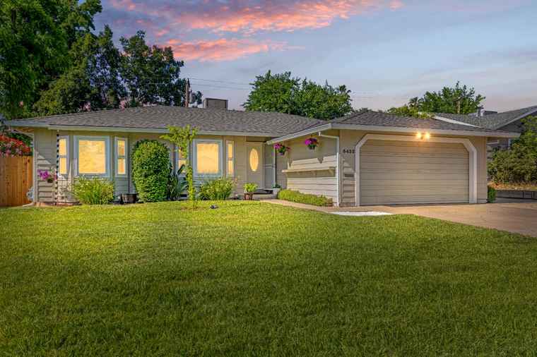 Photo of 5432 Hesper Way Carmichael, CA 95608