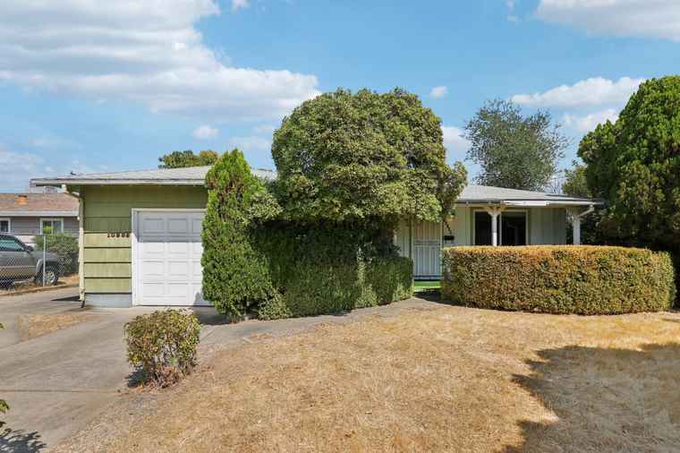 Photo of 10228 Coloma Rd Rancho Cordova, CA 95670