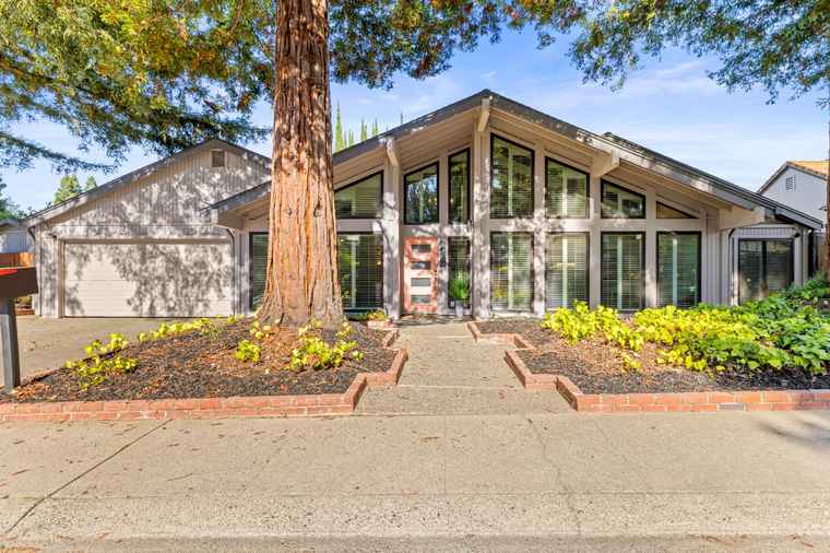 Photo of 5150 Sunrise Hills Dr Fair Oaks, CA 95628