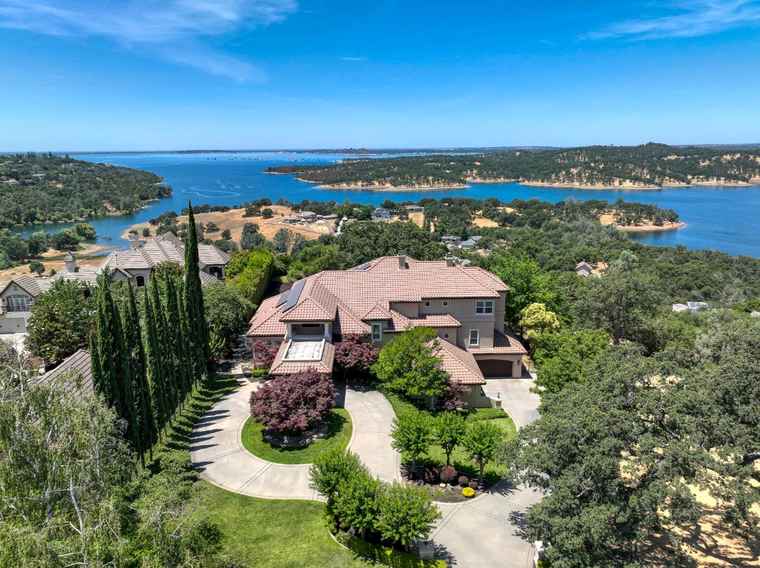 Photo of 1128 La Sierra Dr El Dorado Hills, CA 95762