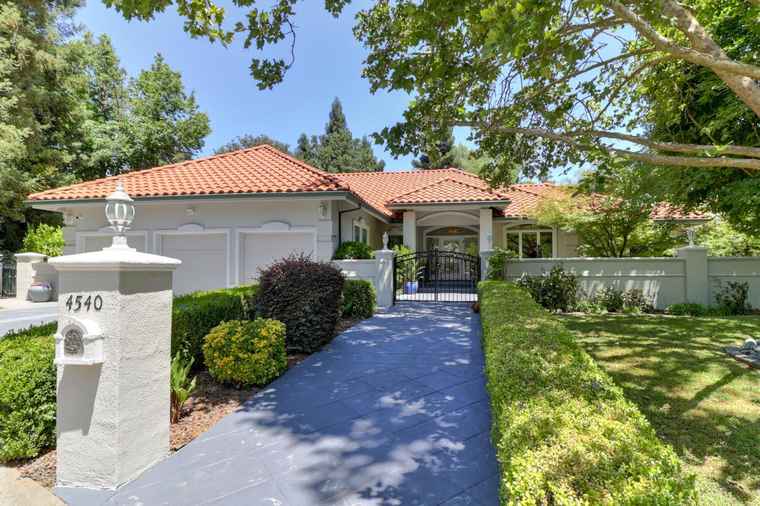 Photo of 4540 Shady Oak Way Fair Oaks, CA 95628