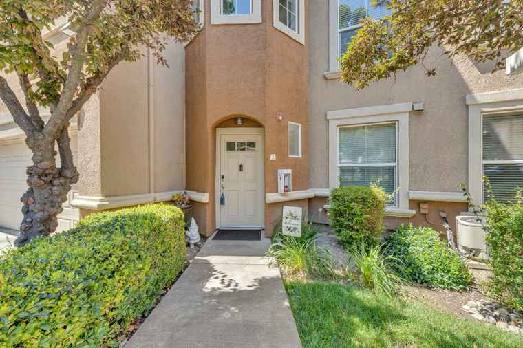 Photo of 1348 Milano Dr #4 West Sacramento, CA 95691