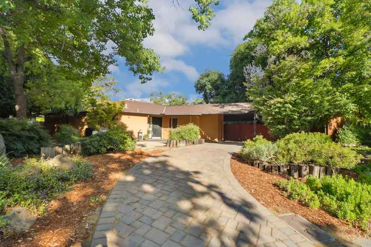 Photo of 755 Elmwood Dr Davis, CA 95616
