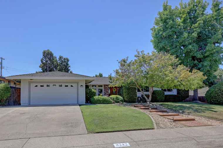 Photo of 8242 Treecrest Ave Fair Oaks, CA 95628