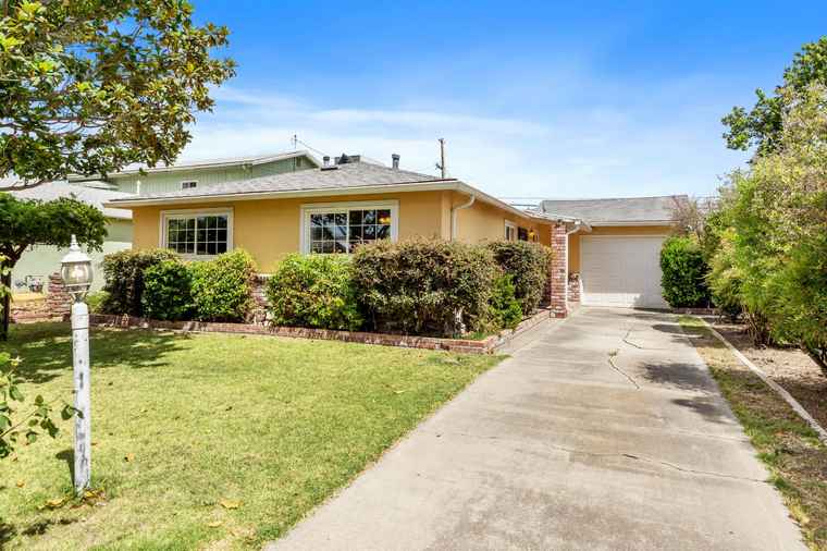 Photo of 217 E 21st St Tracy, CA 95376