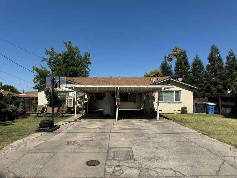 Photo of 1263 Pioneer Ave Turlock, CA 95380