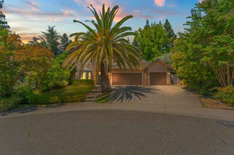 Photo of 8543 Kenneth Hill Ct Fair Oaks, CA 95628