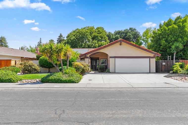 Photo of 5316 Bellini Way Stockton, CA 95207