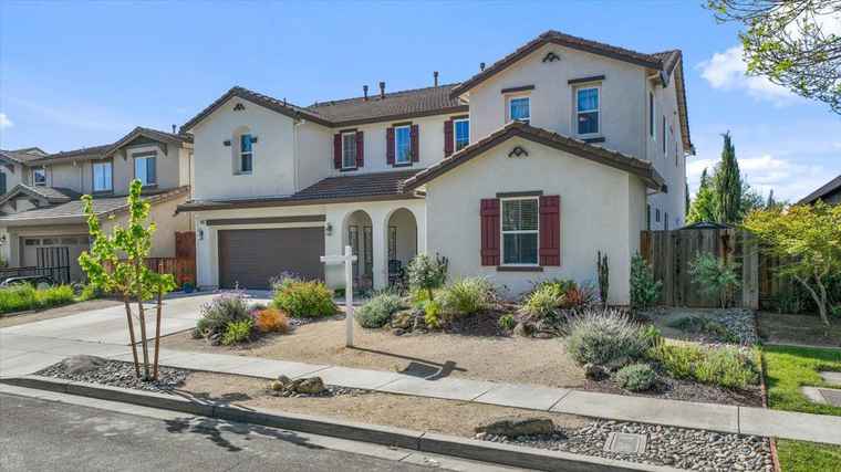 Photo of 1338 Daisy Dr Patterson, CA 95363