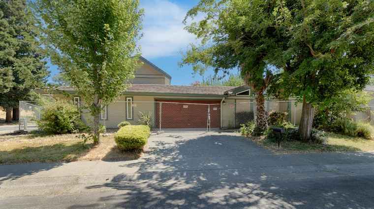 Photo of 6265 Grangers Dairy Dr Sacramento, CA 95831