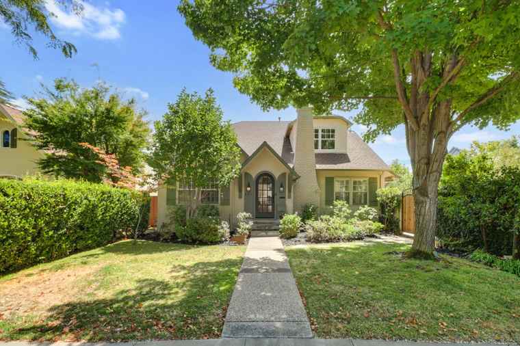 Photo of 561 46th St Sacramento, CA 95819