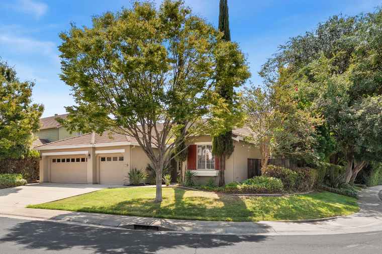 Photo of 1500 Woodhaven Cir Roseville, CA 95747