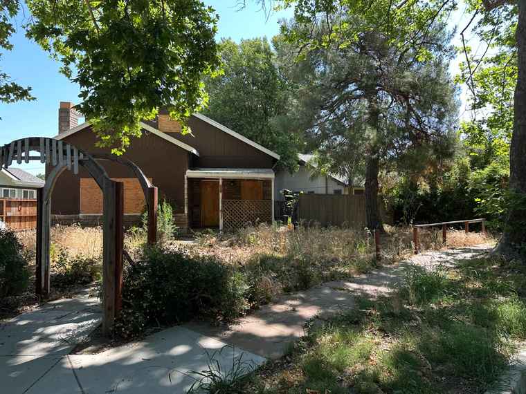 Photo of 110 Circle St West Sacramento, CA 95691