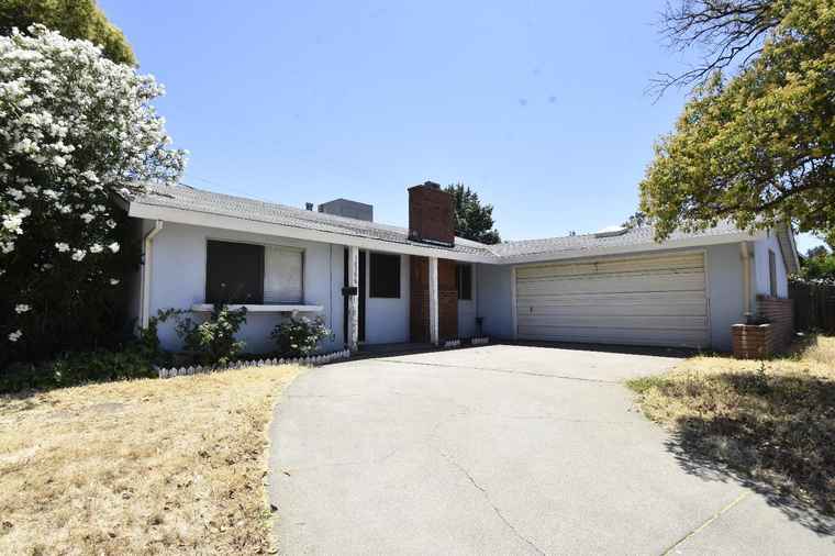Photo of 10556 Olson Dr Rancho Cordova, CA 95670