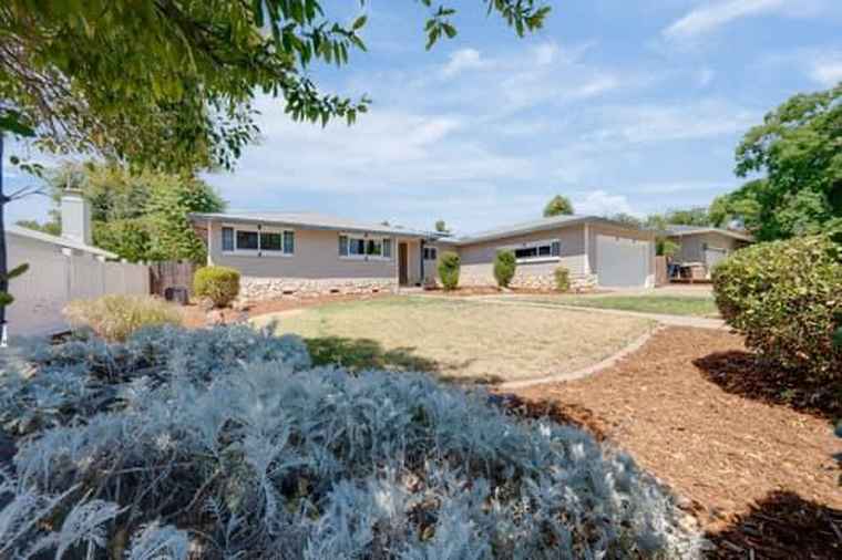 Photo of 6931 Lincoln Ave Carmichael, CA 95608