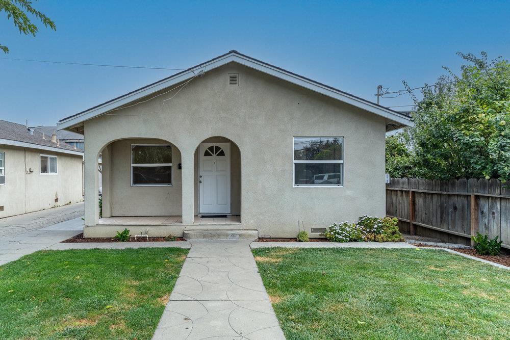 67 Hawkins St, Hollister, CA 95023