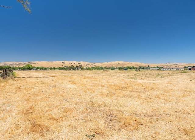 Property at 7327 Lovers Ln, Hollister, CA 95023