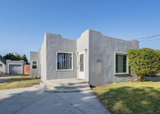 Property at 121 OAK St, Salinas, CA 93901, 3 beds, 2 baths