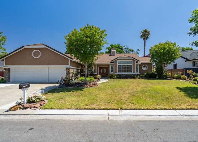 Property at 1570 Sonnys Way, Hollister, CA 95023, 3 beds, 2.5 baths