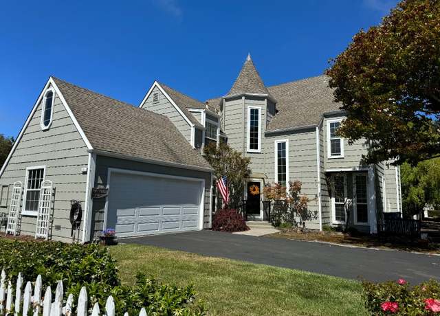 Property at 21 Pinehurst Ln, Half Moon Bay, CA 94019, 3 beds, 2.5 baths