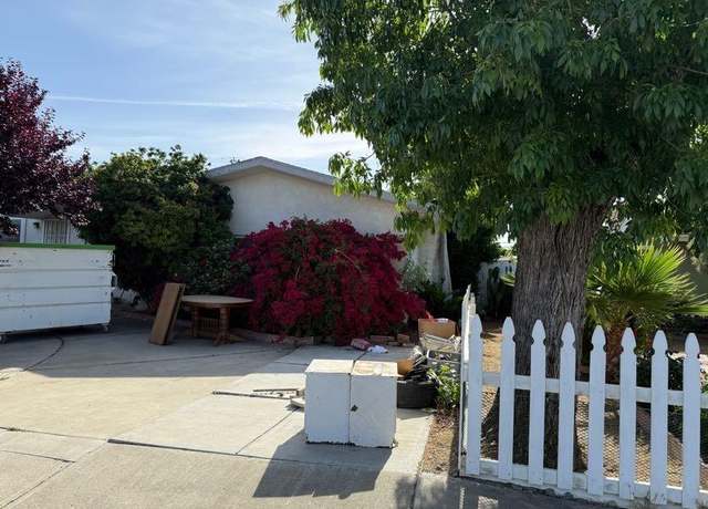 Property at 160 N Santa Rosa St, Los Banos, CA 93635, 3 beds, 2 baths
