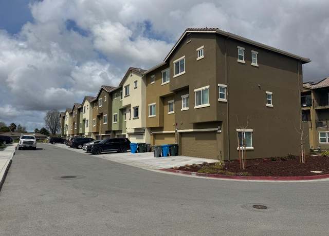 Property at 116 Bundeson Cir, Hollister, CA 95023, 12 beds, 12 baths