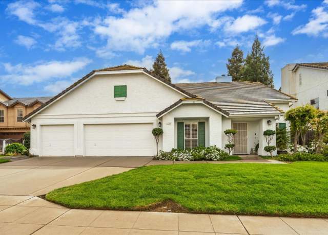 Property at 1130 Minarets Ave, Clovis, CA 93611, 4 beds, 2 baths