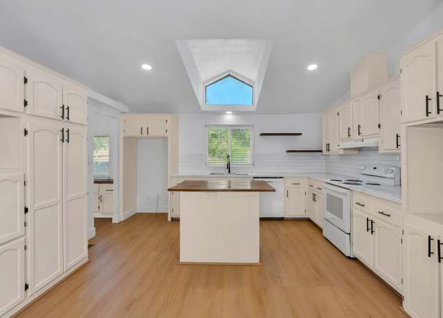 Property at 4028 Dawn Rd, Mariposa, CA 95338, 3 beds, 2 baths