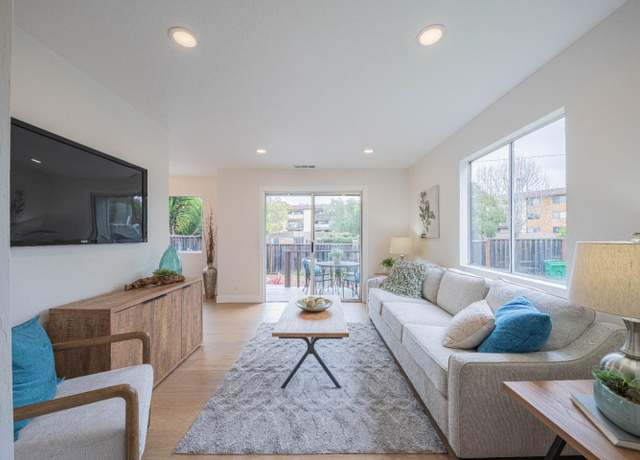 Property at 20 Alisa Cir, Watsonville, CA 95076, 2 beds, 1.5 baths