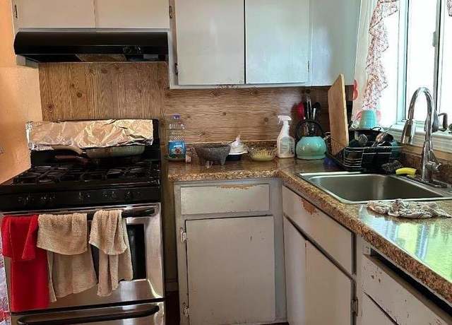 Property at 1301 E 22nd St, Merced, CA 95340, 4 beds, 1 bath
