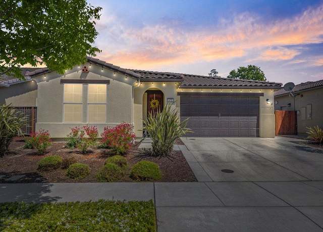 Property at 471 Segovia Dr, Hollister, CA 95023, 3 beds, 2.5 baths