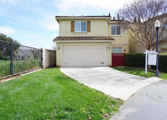 Property at 7950 English Oak Cir, Gilroy, CA 95020, 3 beds, 2.5 baths