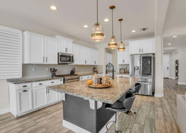 Property at 286 El Toro Ct, Hollister, CA 95023, 4 beds, 2.5 baths