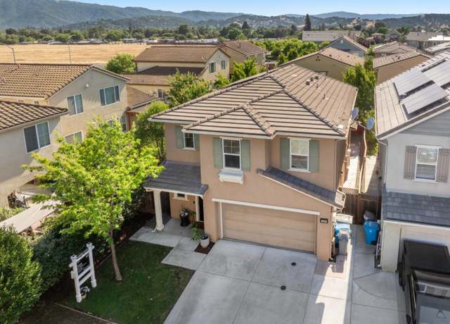 Property at 250 Robin Pl, Gilroy, CA 95020, 3 beds, 2.5 baths