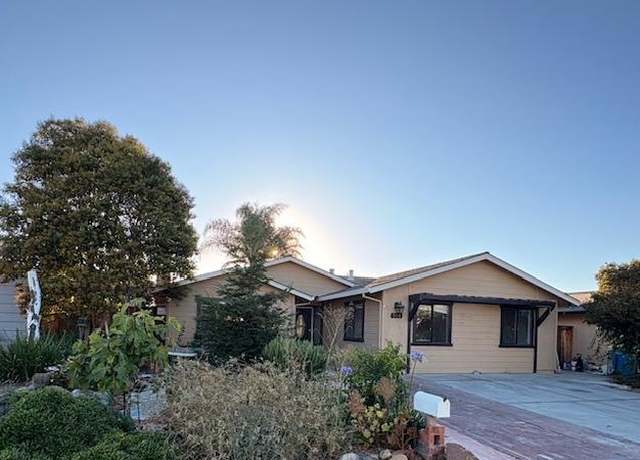 Property at 930 Bonnie View Dr, Hollister, CA 95023, 5 beds, 2 baths