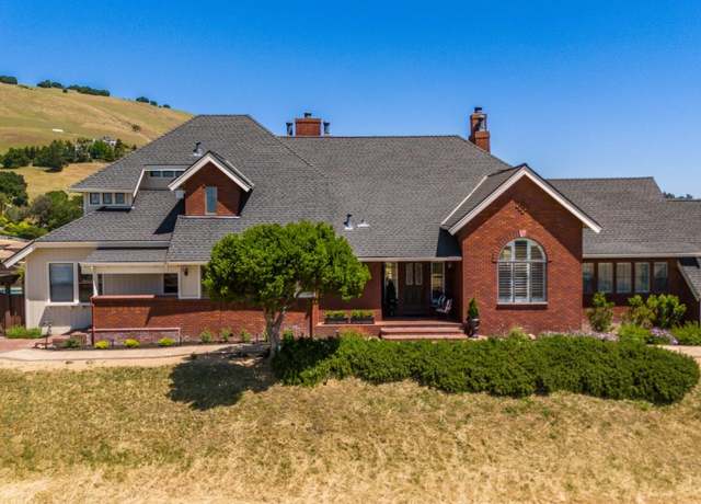 Property at 2525 Bridle Path Dr, Gilroy, CA 95020, 5 beds, 4.5 baths