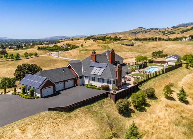 Property at 2525 Bridle Path Dr, Gilroy, CA 95020, 5 beds, 4.5 baths
