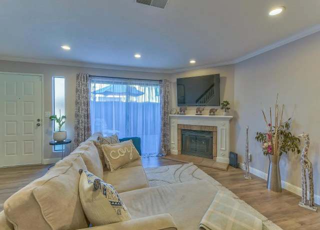 Property at 719 Gettysburg Way, Gilroy, CA 95020, 2 beds, 2.5 baths