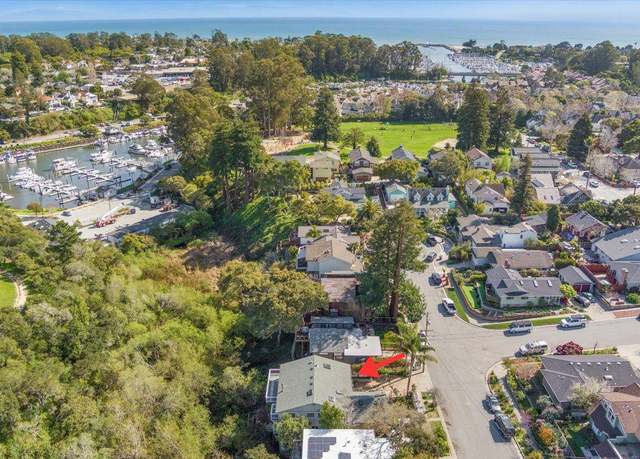 Property at 304 Harbor Dr, Santa Cruz, CA 95062, 4 beds, 3 baths