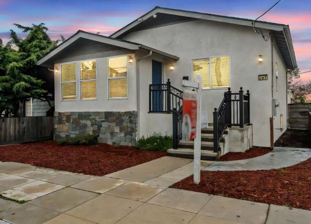 Property at 207 E San Luis St, Salinas, CA 93901, 2 beds, 1 bath