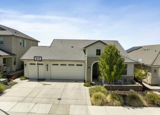 Property at 1348 Azalea Dr, Hollister, CA 95023, 3 beds, 2 baths