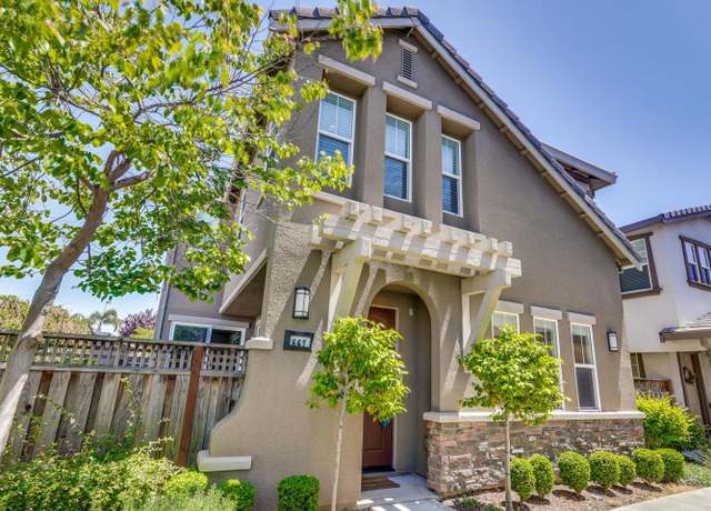 Property at 867 Maple Pl, East Palo Alto, CA 94303, 4 beds, 2.5 baths