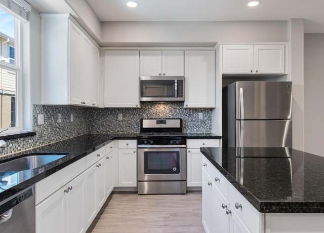 Property at 905 Tierney Pl, Martinez, CA 94553, 3 beds, 2.5 baths