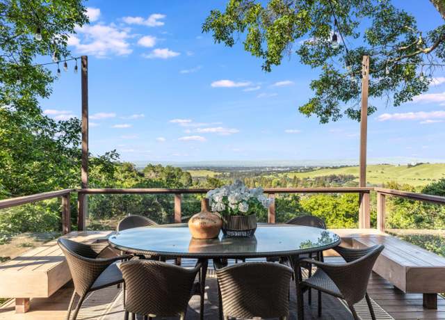 Property at 138 Bolivar Ln, Portola Valley, CA 94028, 6 beds, 6 baths