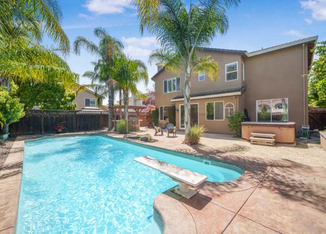 Property at 1429 Goshawk Ct, Gilroy, CA 95020, 4 beds, 3 baths