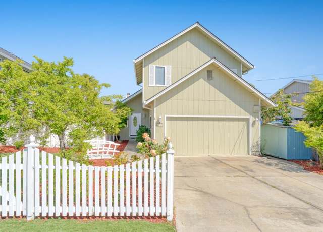 Property at 106 Madeline Dr, Aptos, CA 95003, 3 beds, 2.5 baths