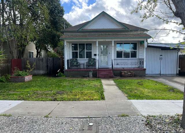 Property at 713 7th St, Hollister, CA 95023, 3 beds, 1.5 baths